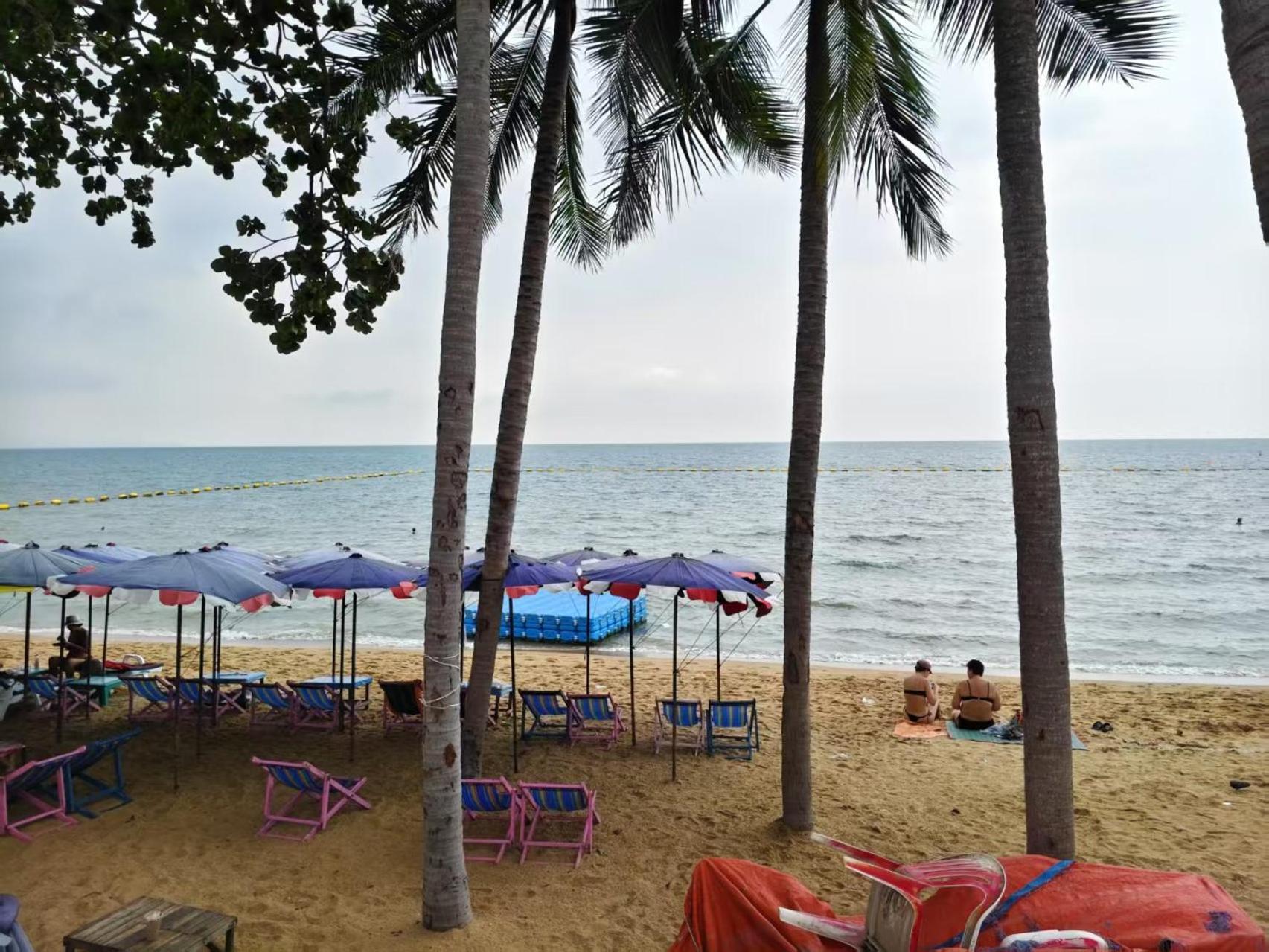 Sun Sky Resort Near Beach Jomtien Beach Buitenkant foto